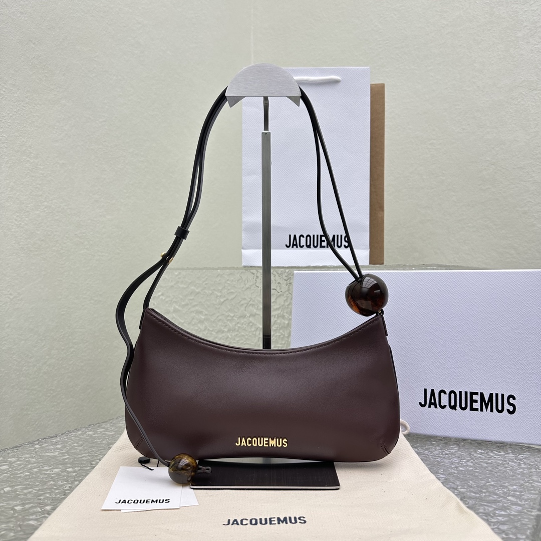 Jacquemus̶_Le_Bisou_Hand